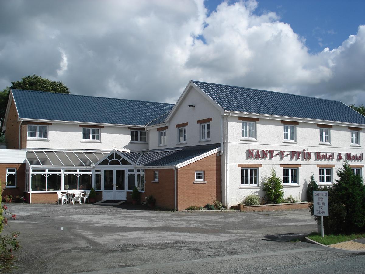 Nant-Y-Ffin Hotel Llandissilio Eksteriør bilde