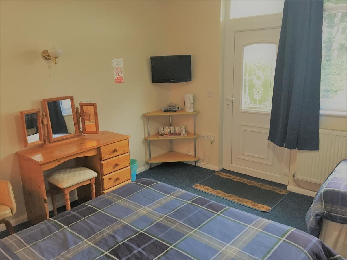 Nant-Y-Ffin Hotel Llandissilio Eksteriør bilde