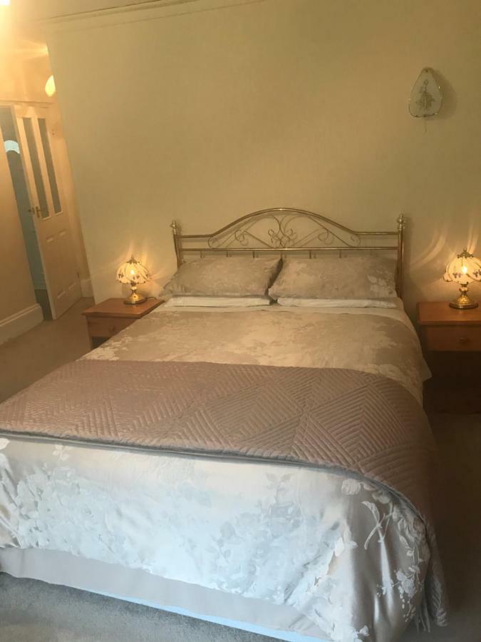 Nant-Y-Ffin Hotel Llandissilio Eksteriør bilde